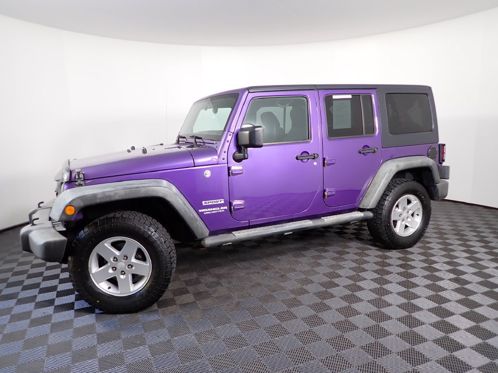 Used 2017 Jeep Wrangler Unlimited Sport w/ Connectivity Group AWD/4WD image 8