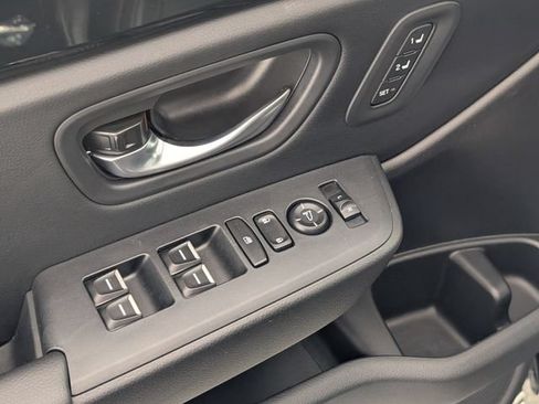 Used 2025 Honda Pilot EX-L image 11
