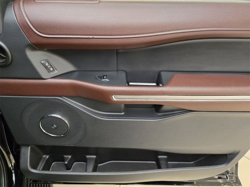 Used 2024 Ford Expedition Max Limited image 32