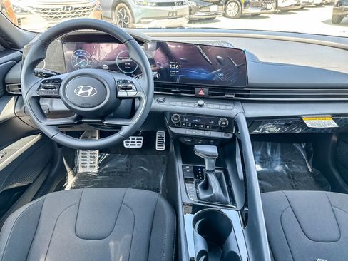 Used 2025 Hyundai Elantra SEL FWD image 14