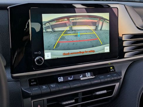 Used 2025 Toyota Camry SE image 16