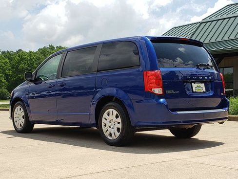 Used 2018 Dodge Grand Caravan SE w/ UConnect Hands-Free Group FWD image 3