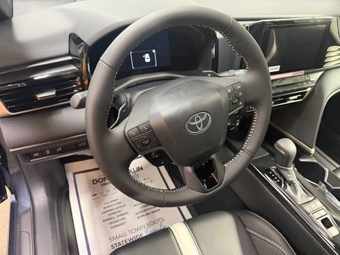 New 2026 Toyota Camry Hybrid FWD image 12