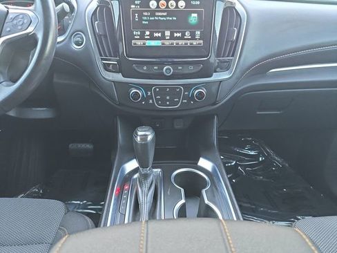 Used 2019 Chevrolet Traverse LT image 3