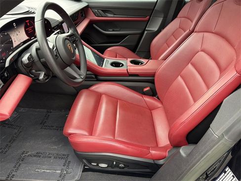 Used 2023 Porsche Taycan image 9