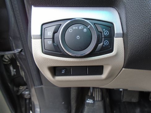 Used 2013 Ford Explorer XLT FWD image 16