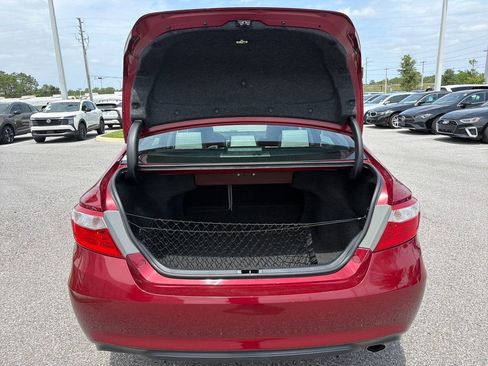 Used 2017 Toyota Camry SE FWD image 13