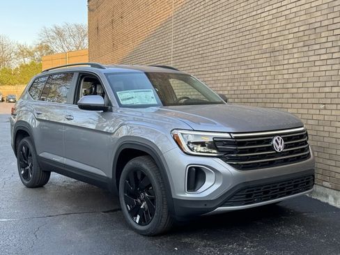 New 2026 Volkswagen Atlas SE image 2
