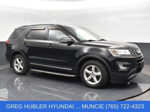 Used 2017 Ford Explorer XLT w/ Equipment Group 202A AWD/4WD image 3
