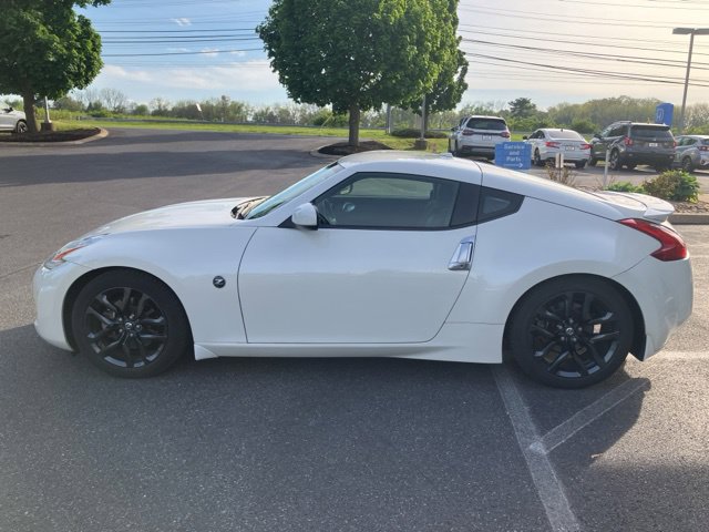 Used 2017 Nissan 370Z Touring RWD image 6