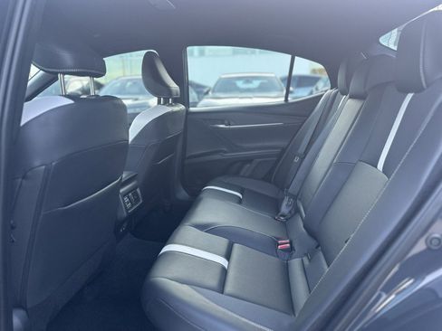 Used 2025 Toyota Camry SE image 17