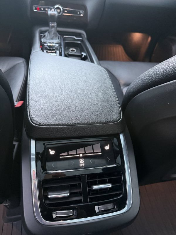 Used 2016 Volvo XC90 T6 Momentum w/ Momentum Plus Package AWD/4WD image 23