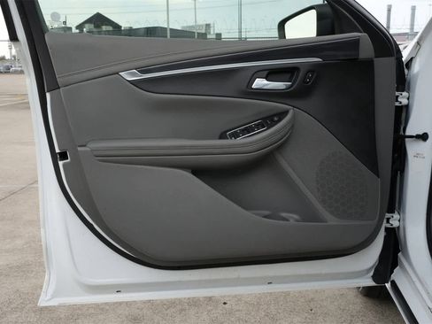 Used 2018 Chevrolet Impala LT image 18
