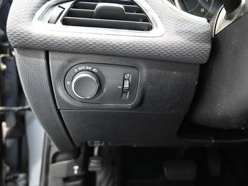 Used 2018 Chevrolet Cruze LT FWD image 24
