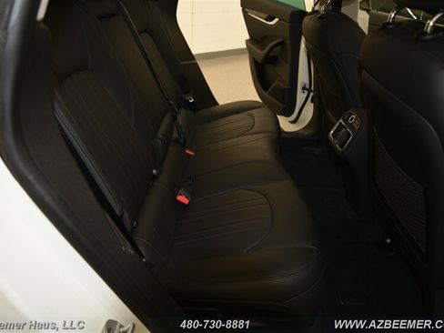 Used 2021 Maserati Levante image 21