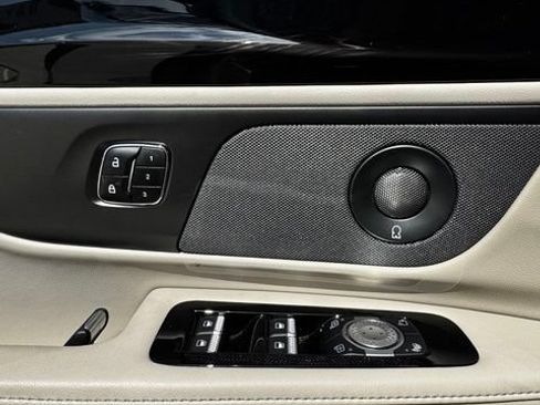 Used 2025 Lincoln Nautilus Premier AWD/4WD image 21