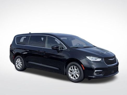 Certified 2025 Chrysler Pacifica Select FWD image 5