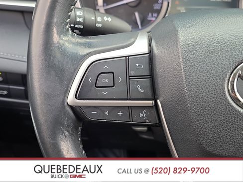 Used 2022 Toyota Highlander XLE FWD image 15
