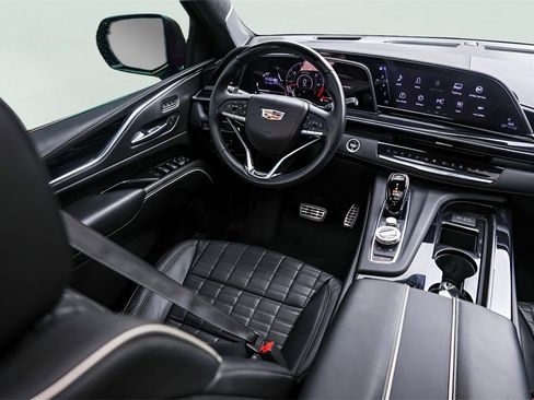 Used 2023 Cadillac Escalade V w/ LPO, ONYX Package image 32