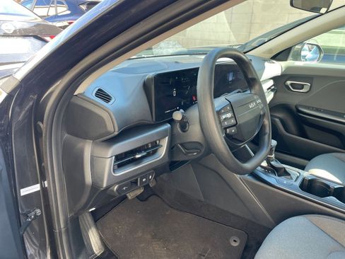 Used 2025 Kia K4 LXS image 33