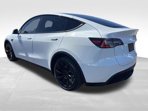 Used 2021 Tesla Model Y Long Range image 7