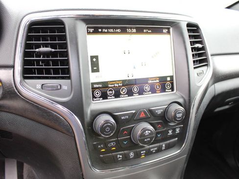 Used 2018 Jeep Grand Cherokee Altitude AWD/4WD image 15