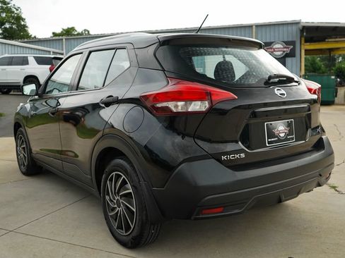 Used 2019 Nissan Kicks S FWD image 4