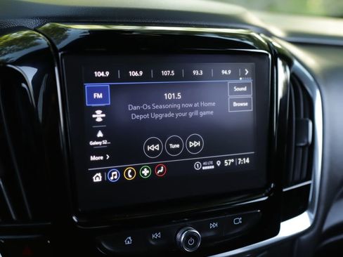 Used 2023 Chevrolet Traverse LT FWD image 12