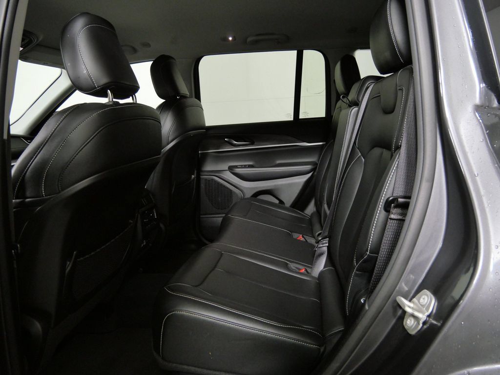 Used 2023 Jeep Grand Cherokee Limited AWD/4WD image 19