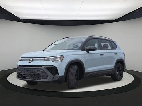 New 2026 Volkswagen Taos SE FWD image 3