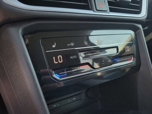 Used 2025 Volkswagen Taos SE image 16