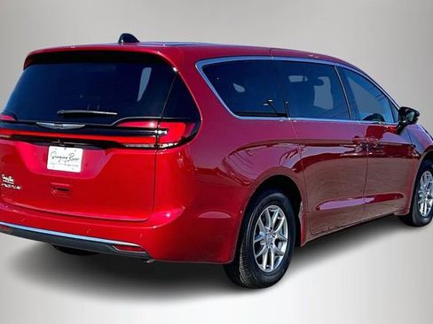 New 2026 Chrysler Pacifica Select image 5