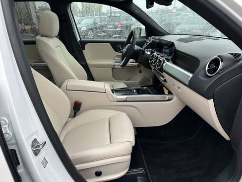 Used 2026 Mercedes-Benz GLB 250 4MATIC image 11