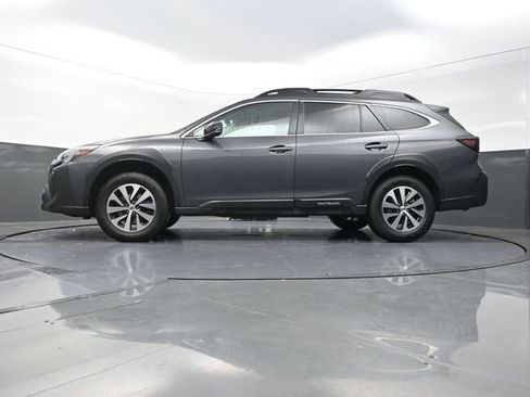 Used 2024 Subaru Outback Premium image 30
