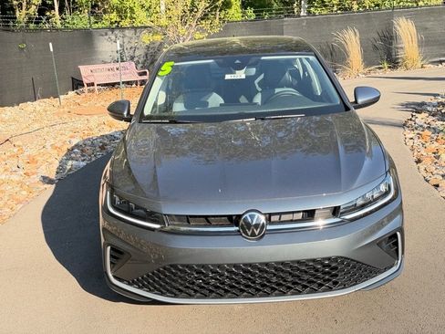 New 2025 Volkswagen Jetta SE image 8