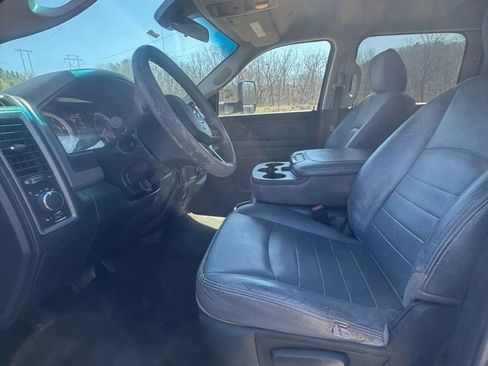 Used 2018 RAM 2500 Tradesman w/ Chrome Appearance Group image 11