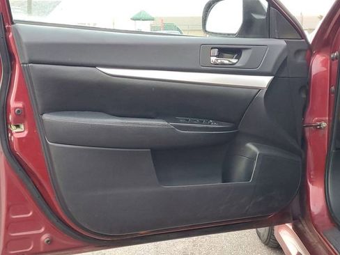 Used 2010 Subaru Legacy 2.5i Premium AWD/4WD image 7
