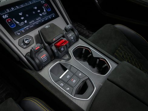 Used 2023 Lamborghini Urus Performante AWD/4WD image 31