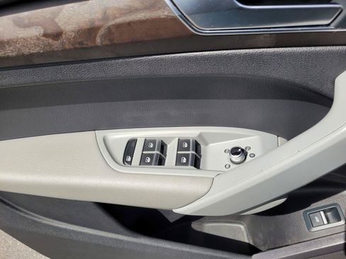 Used 2018 Audi Q5 2.0T Premium AWD/4WD image 25