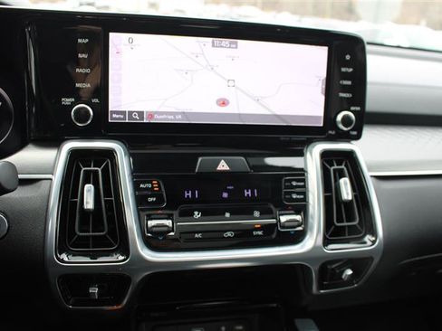 Used 2023 Kia Sorento SX image 21