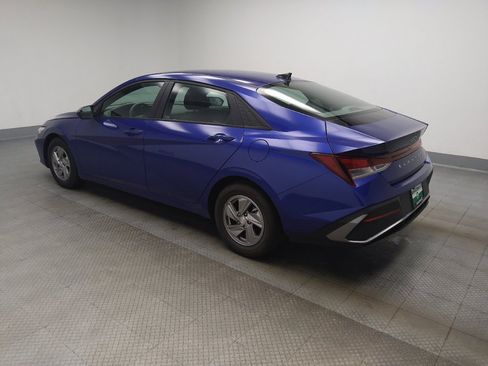 Used 2025 Hyundai Elantra SE FWD image 2