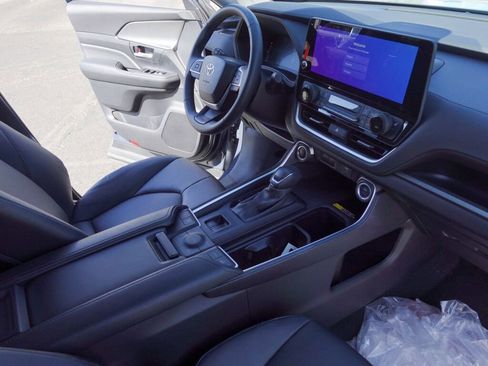 Used 2025 Toyota Grand Highlander AWD image 14