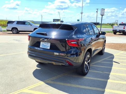Used 2024 Chevrolet Trax RS FWD image 21