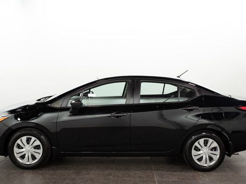 Used 2022 Nissan Versa S FWD image 5