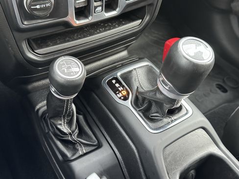 Used 2021 Jeep Wrangler Unlimited Sahara w/ Cold Weather Group image 31