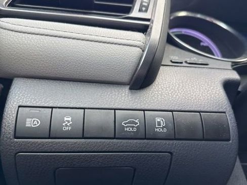 Used 2019 Toyota Camry LE image 14