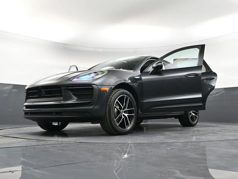 New 2026 Porsche Macan image 38