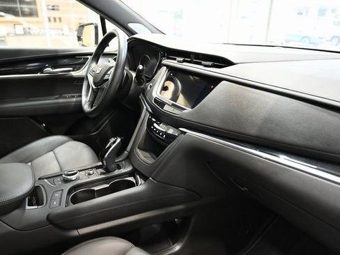 Used 2025 Cadillac XT5 Premium Luxury image 13