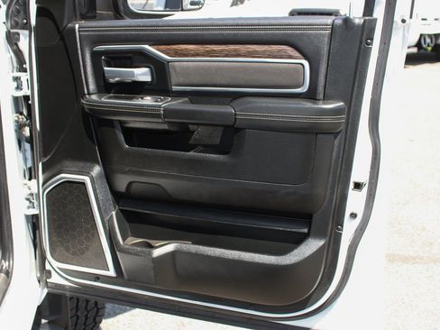 Used 2020 RAM 3500 Laramie image 44