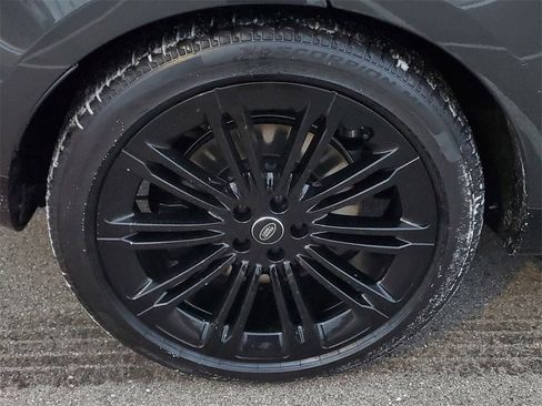 Used 2025 Land Rover Range Rover Autobiography image 5